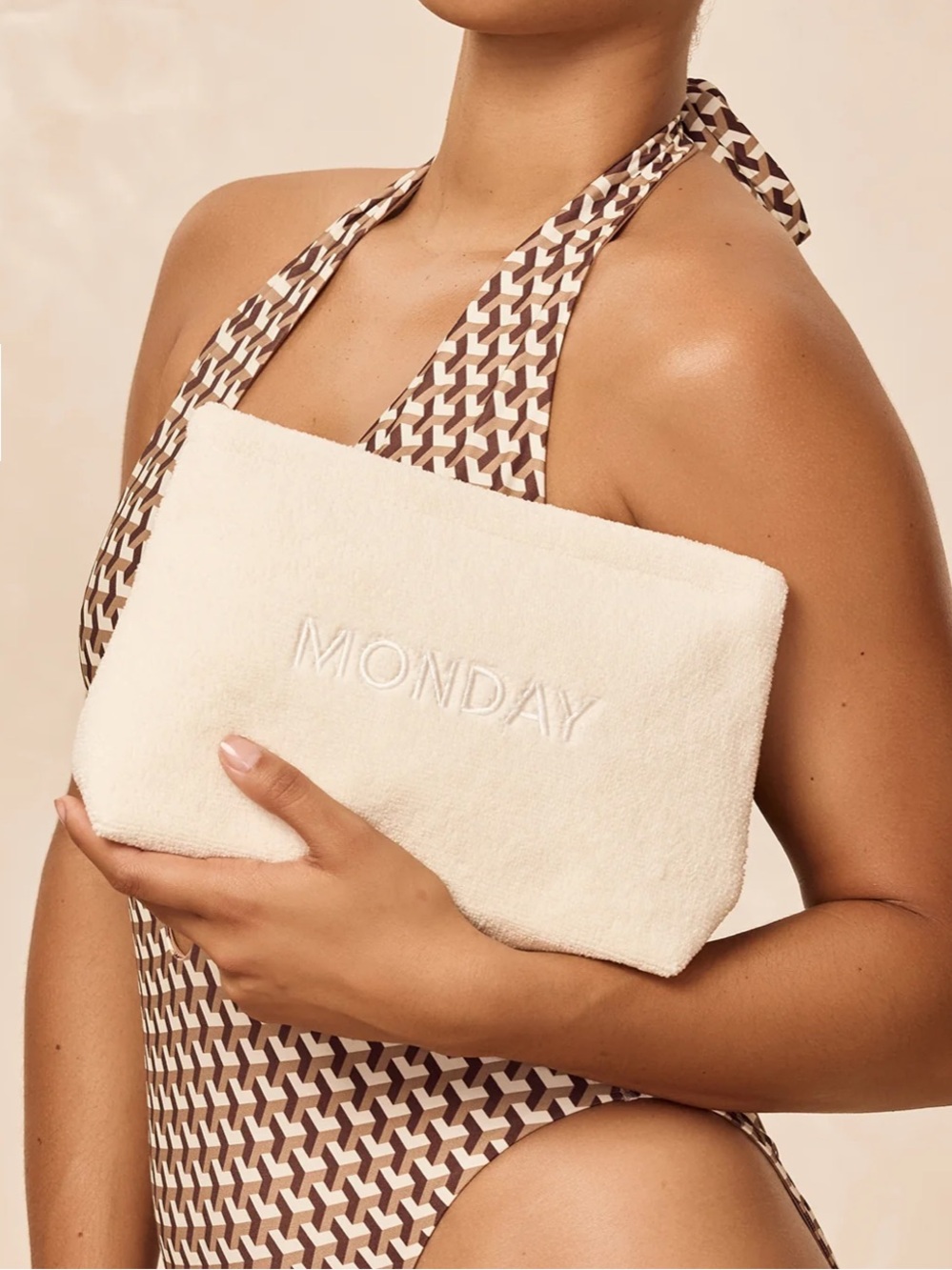 MONDAY SUNSCREEN BAG